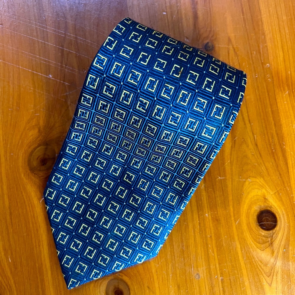 Fendi Classic Italian-made silk neck tie